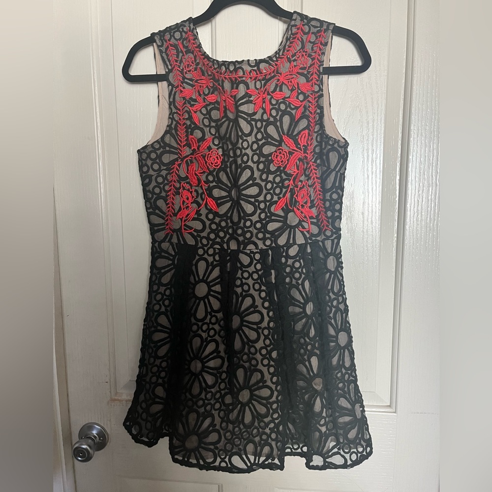 English Rose floral design dress, size medium, black